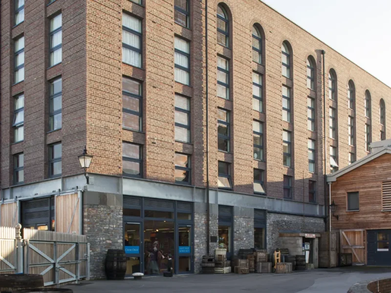 Aluminium Shop Front Windows: A Retailer’s Display Advantage