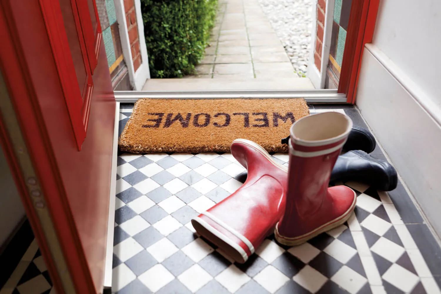 The Timeless Appeal of Aluminium Doors & Windows in Any Holiday Setting